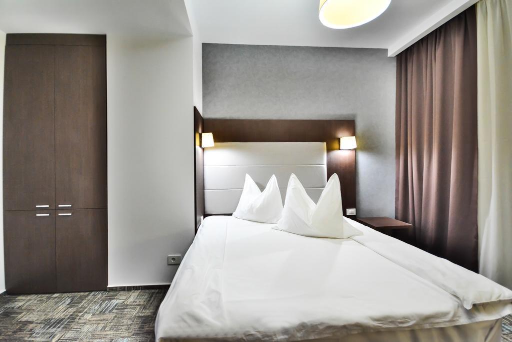 Hotel Europeca Craiova Exterior foto
