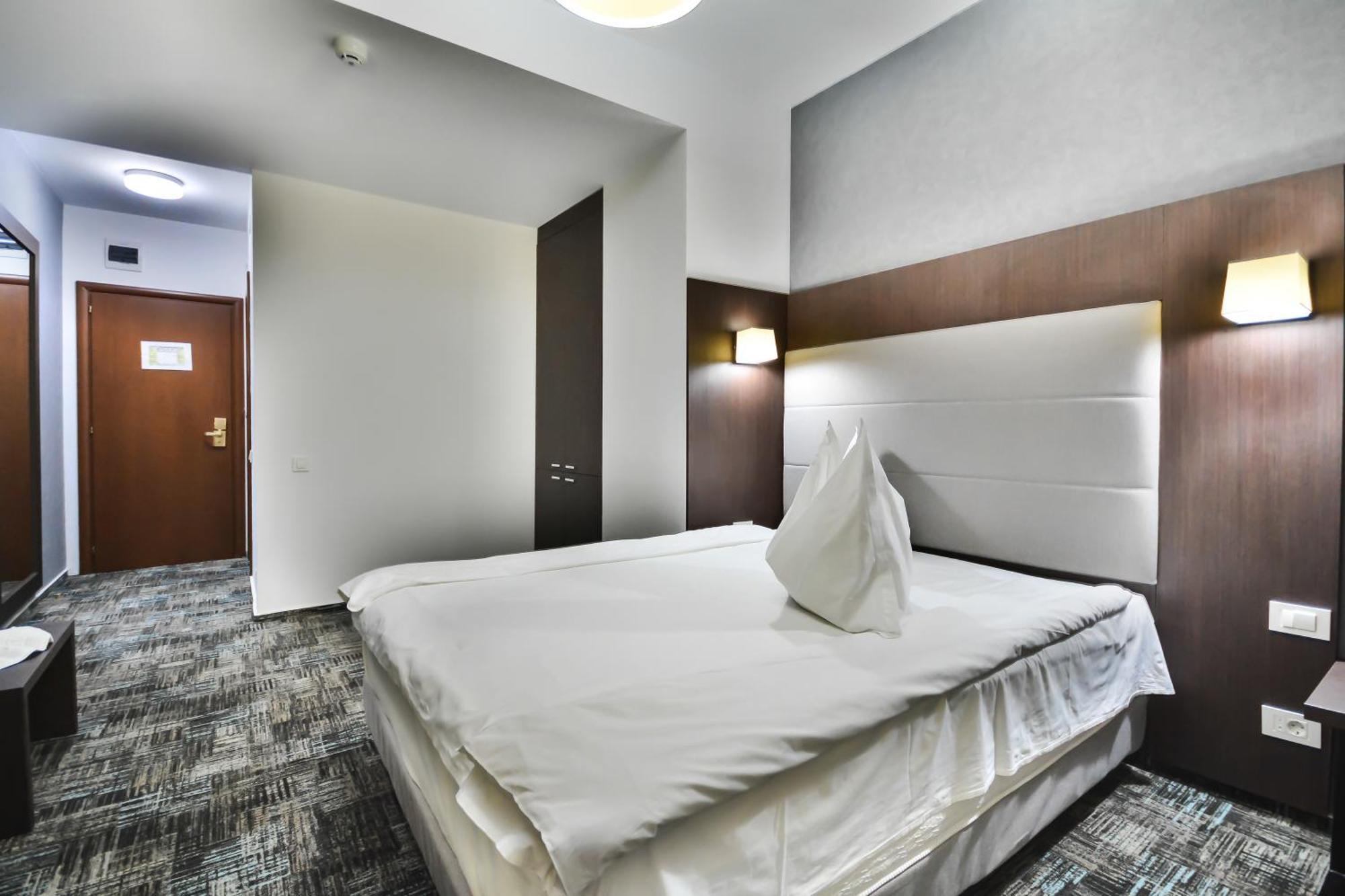 Hotel Europeca Craiova Exterior foto