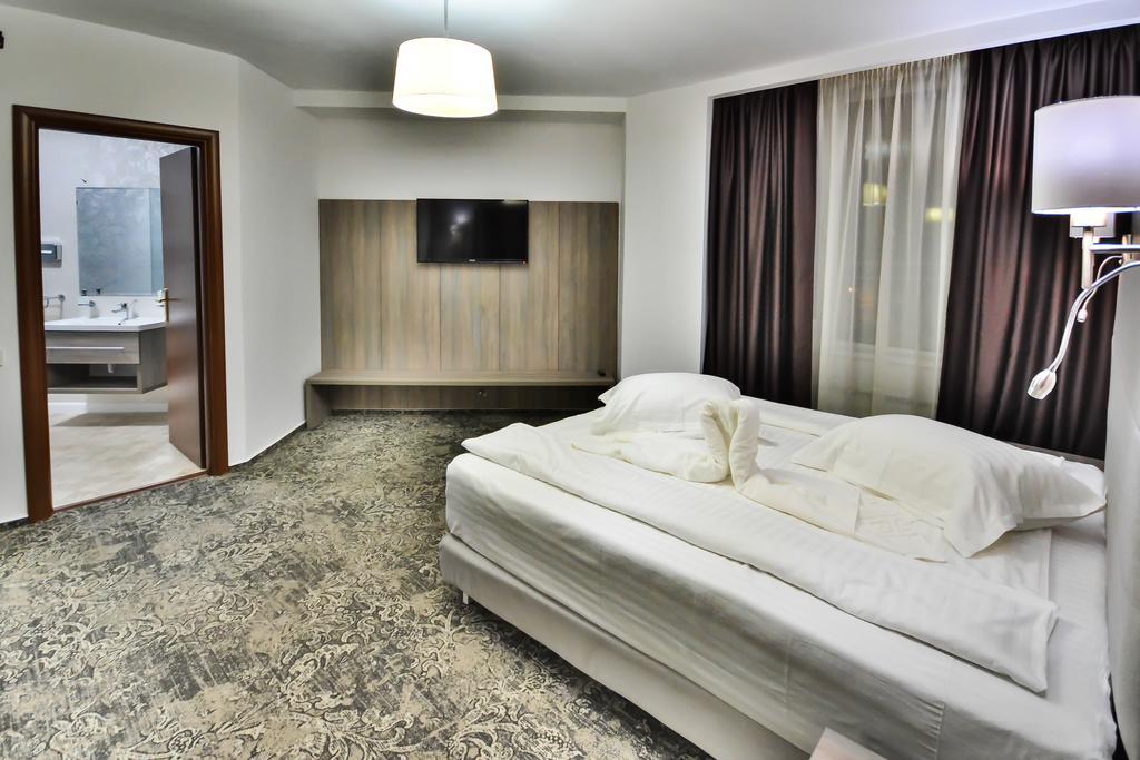 Hotel Europeca Craiova Exterior foto