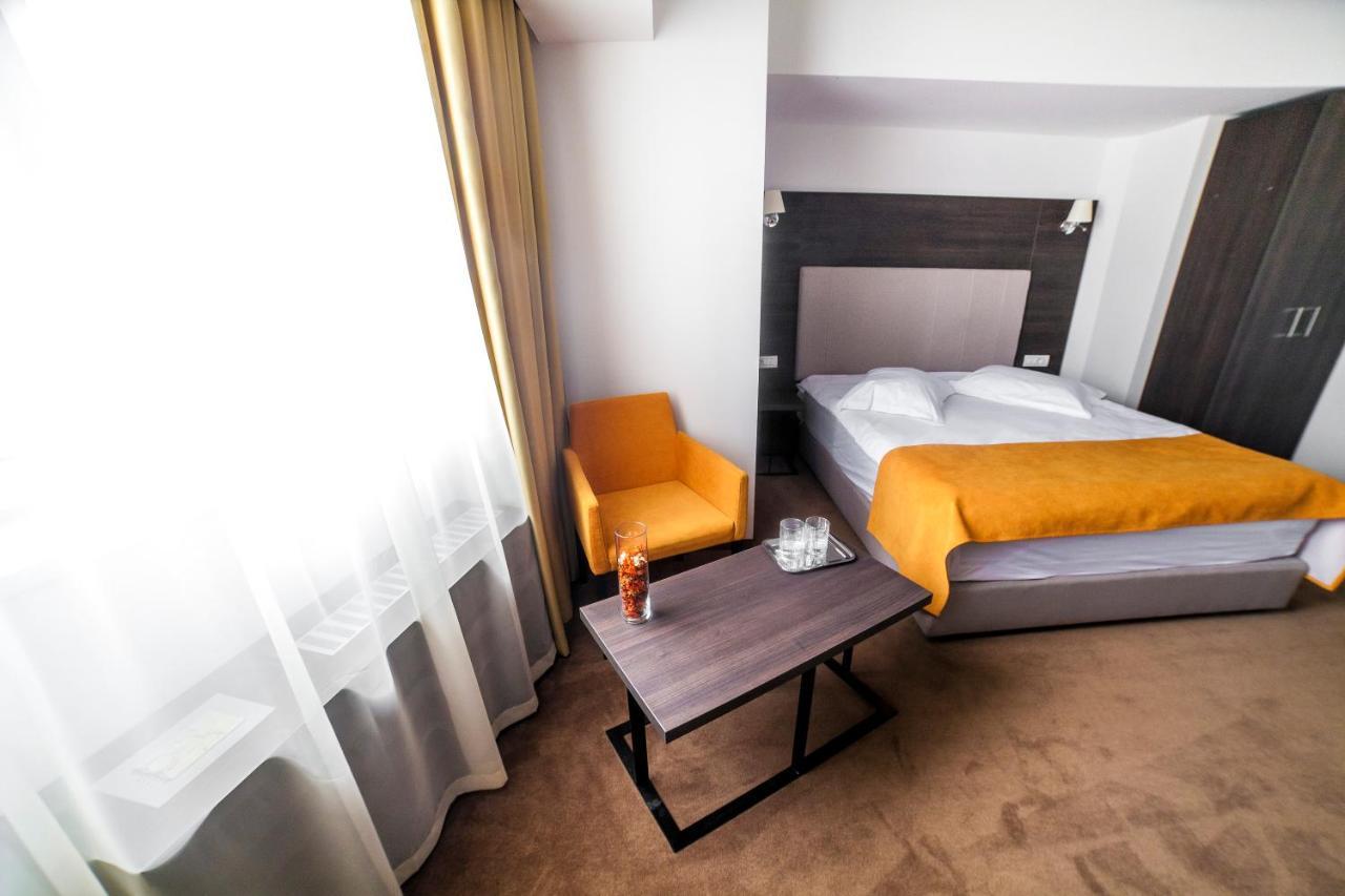Hotel Europeca Craiova Exterior foto